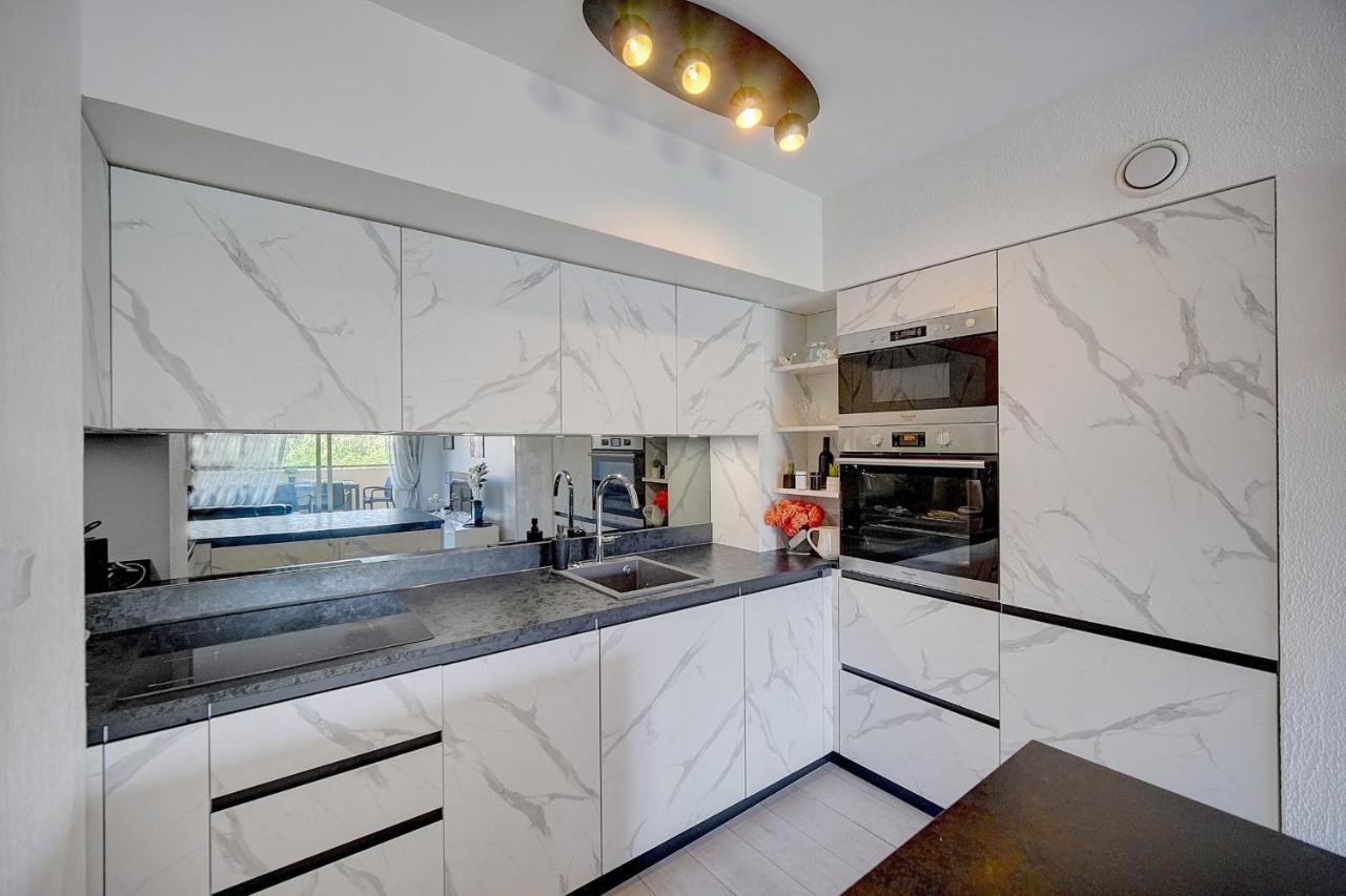 Immogroom - 2 Br- Bright - Terrace - Wifi - Air Conditioning Cannes Luaran gambar